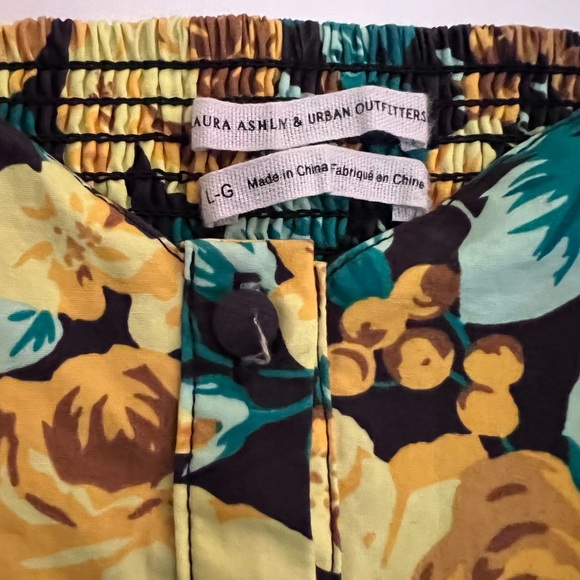 LAURA ASHLEY & URBAN OUTFFITTERS LUCILLE TOP - Picture 4 of 15